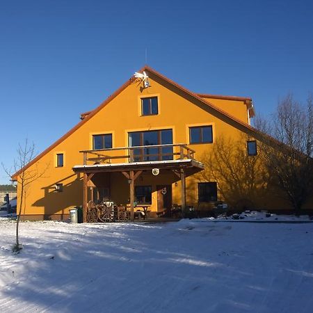 Hotel Penzion Eqilon à Mělník Extérieur photo
