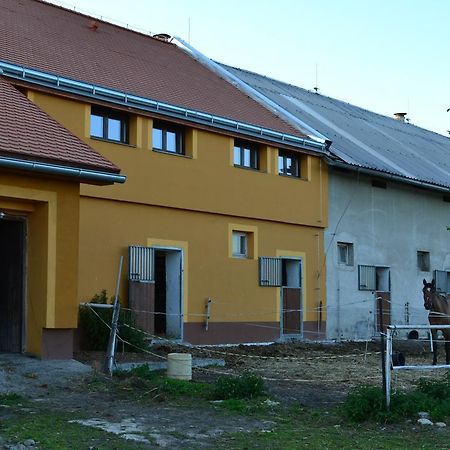 Hotel Penzion Eqilon à Mělník Extérieur photo