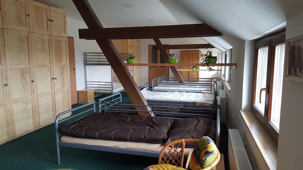 Hotel Penzion Eqilon à Mělník Extérieur photo