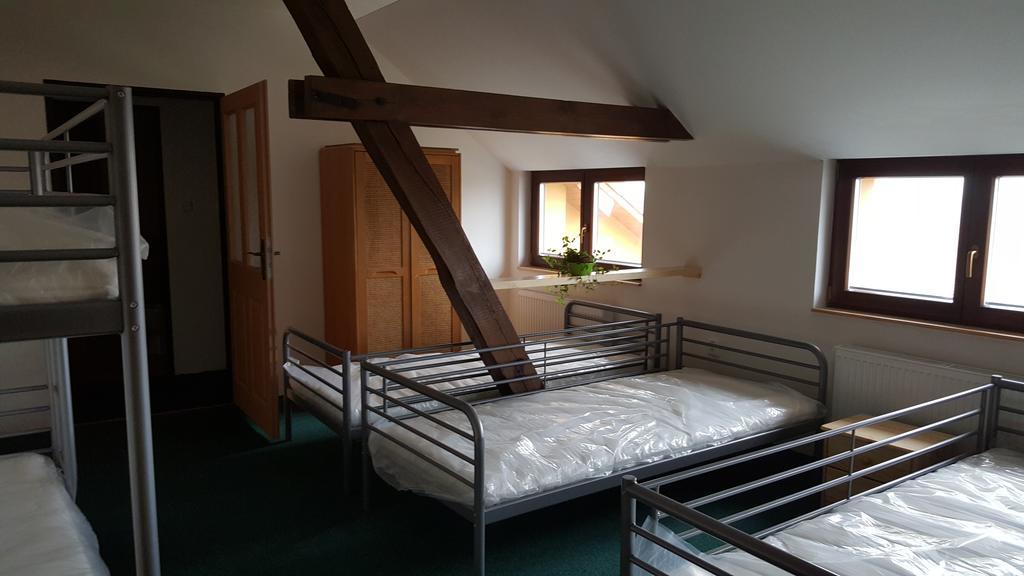 Hotel Penzion Eqilon à Mělník Extérieur photo