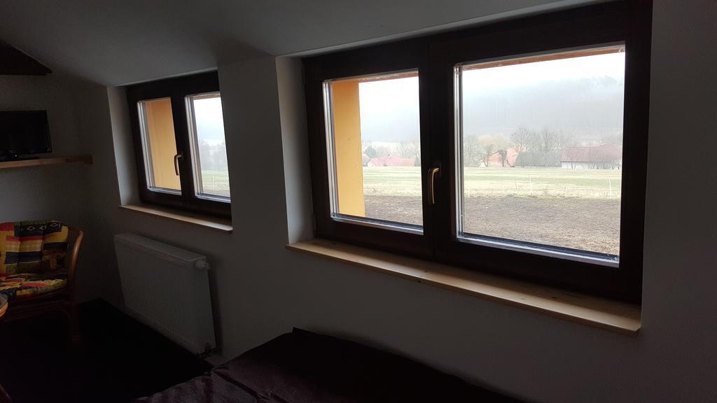 Hotel Penzion Eqilon à Mělník Extérieur photo