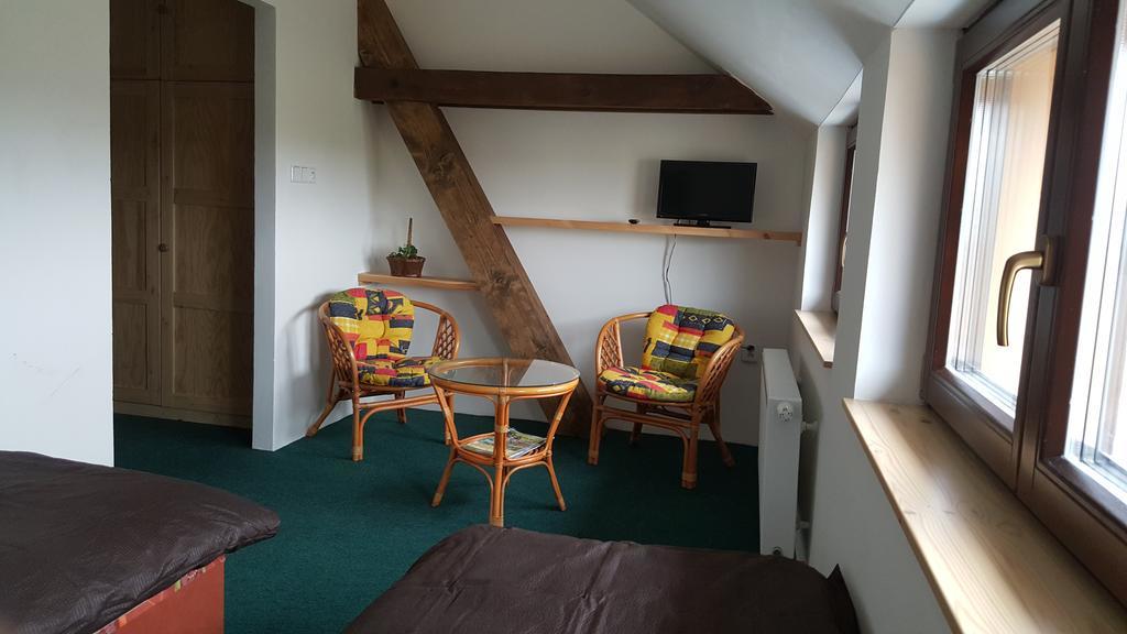 Hotel Penzion Eqilon à Mělník Extérieur photo