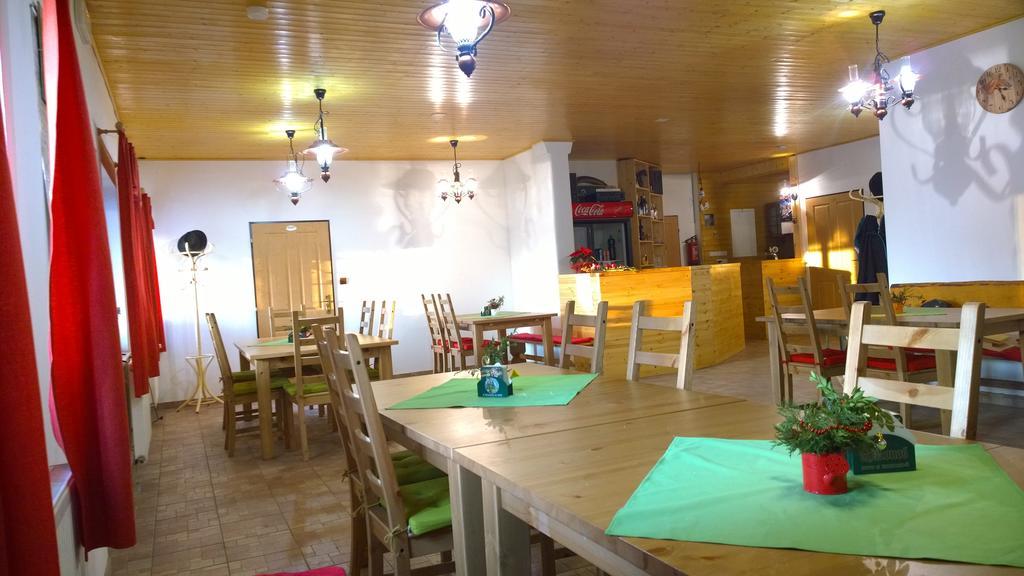 Hotel Penzion Eqilon à Mělník Extérieur photo