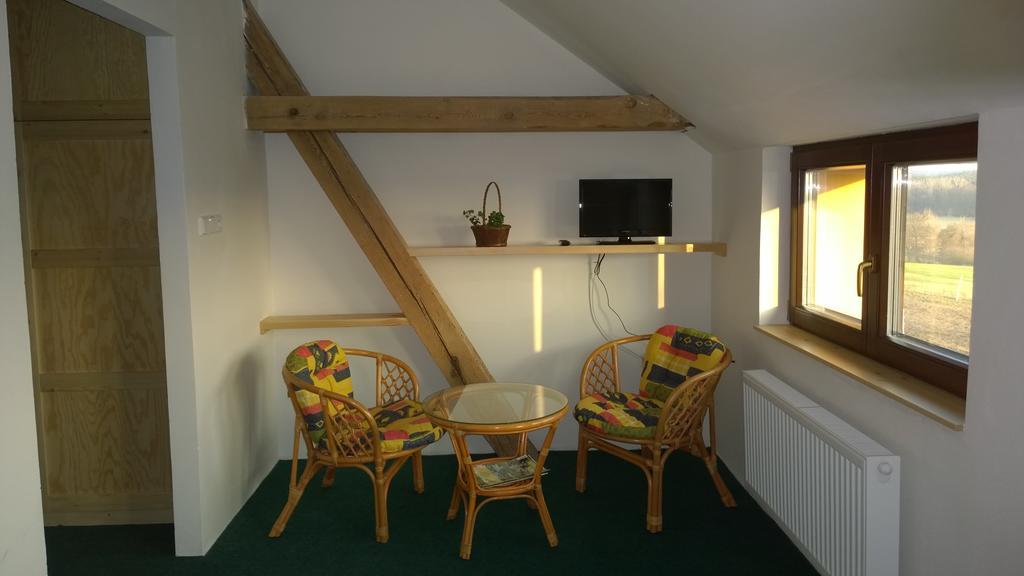Hotel Penzion Eqilon à Mělník Extérieur photo